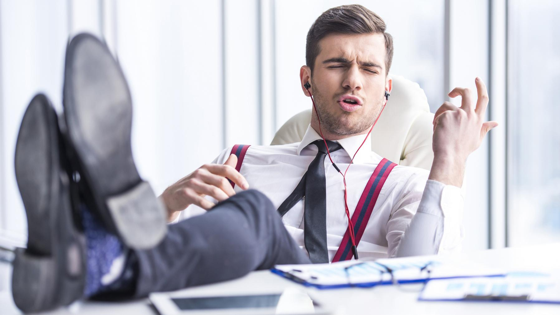 Какая музыка лучшая для работы: ответ ученых