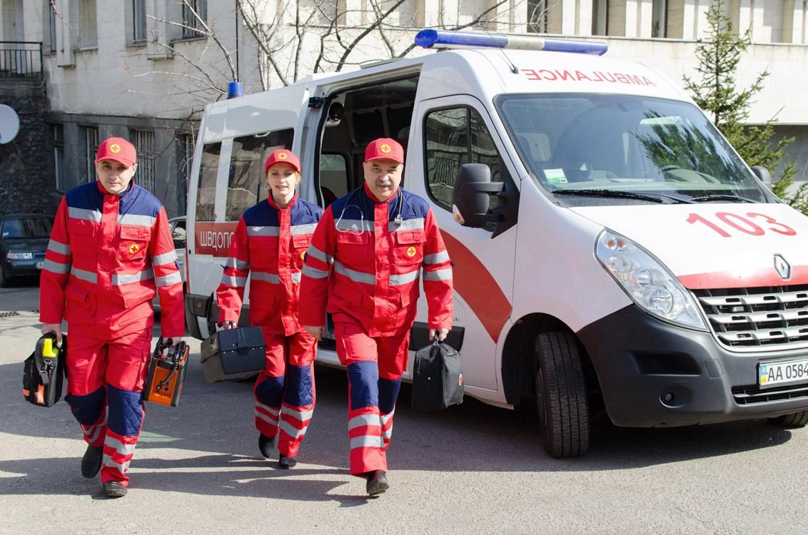 Через хімічні викиди у Криму на адмінмежі працюють бригади лікарів