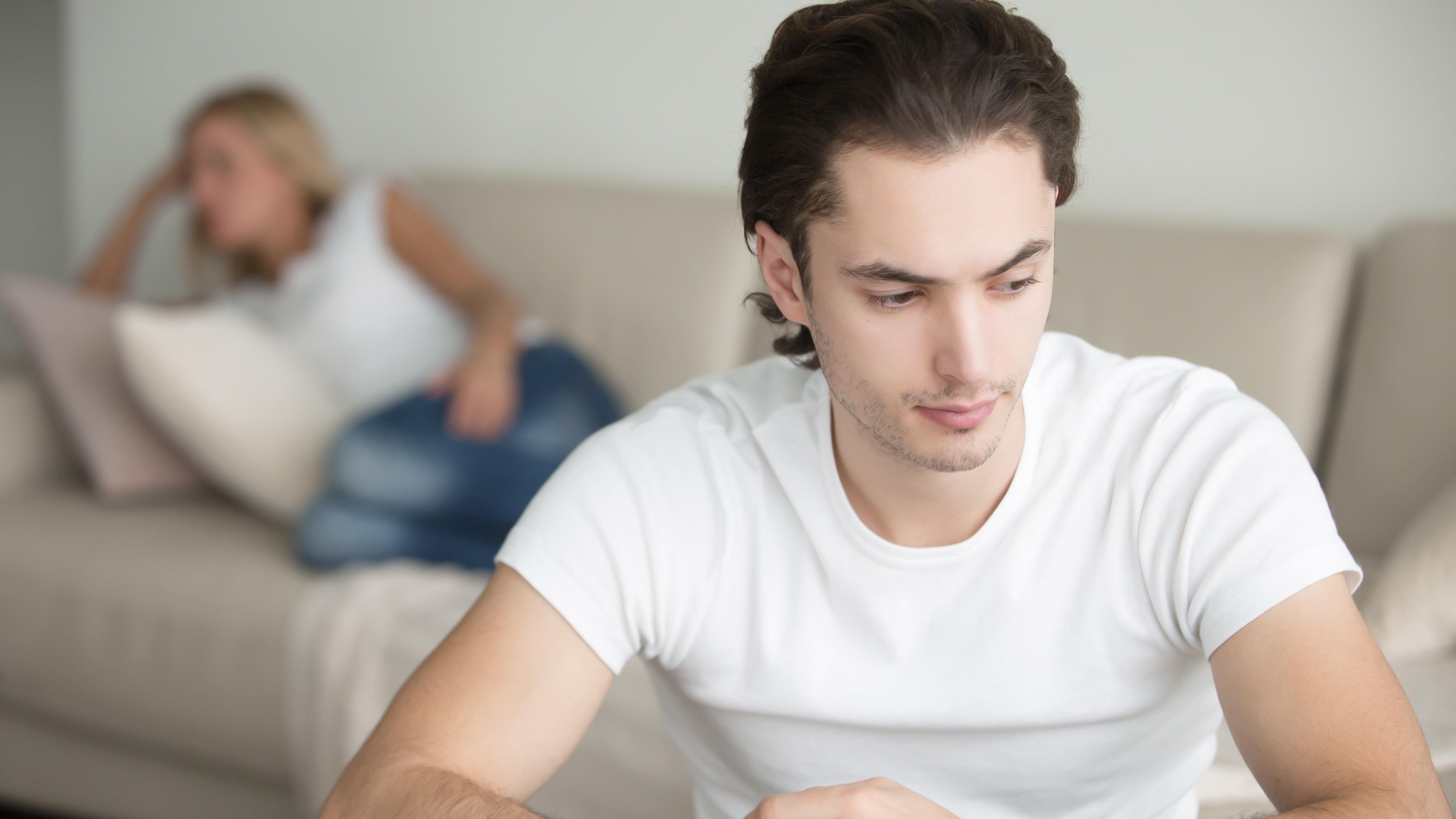 Откуда берется мужская неуверенность: ответ психолога