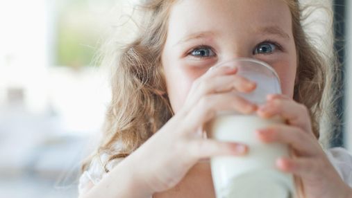 Комаровський пояснив, як правильно давати дітям коров’яче молоко