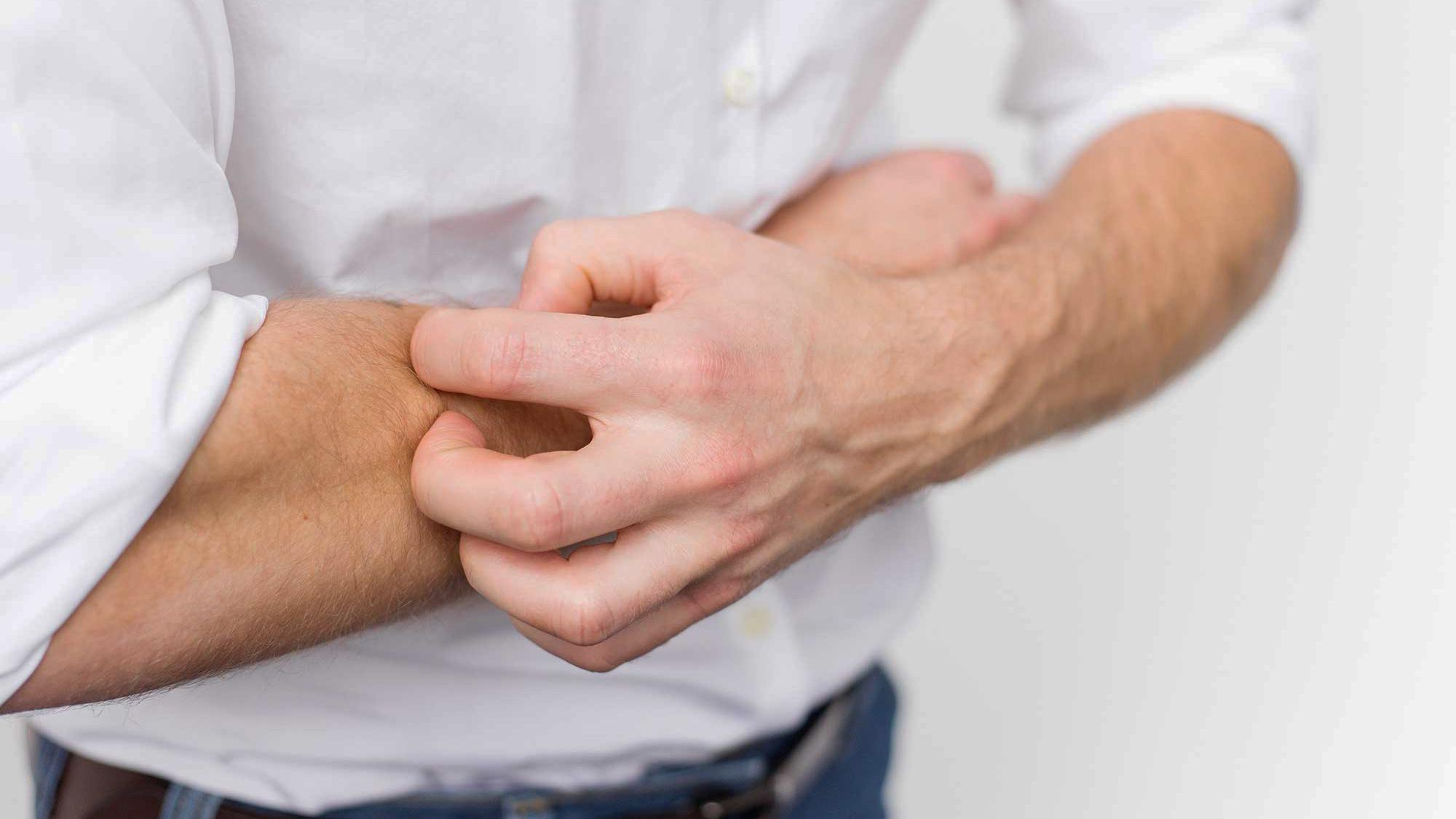 Почему возникает желание почесаться