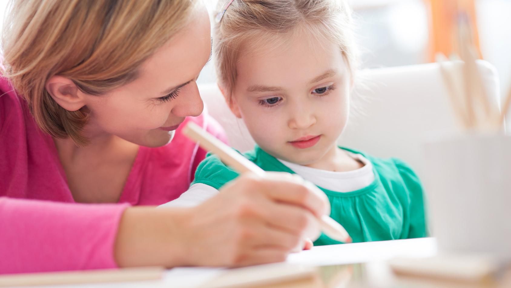 Почему не нужно делать уроки с ребенком: объяснения психолога
