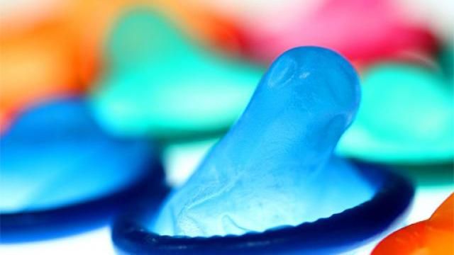 Секс-педагог розвінчала найпоширеніші міфи про презервативи
