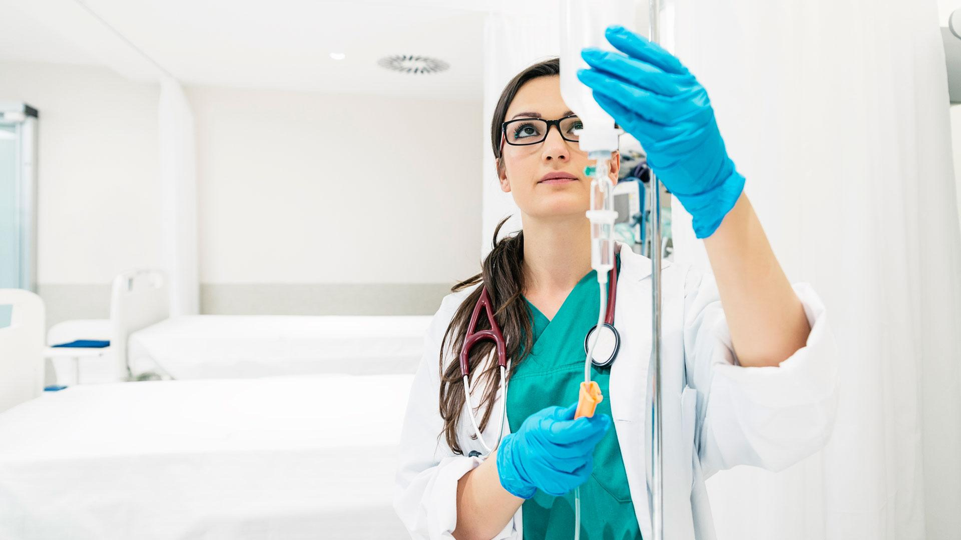 В Украине отменили запрет на известные растворы для инъекций и антисептик