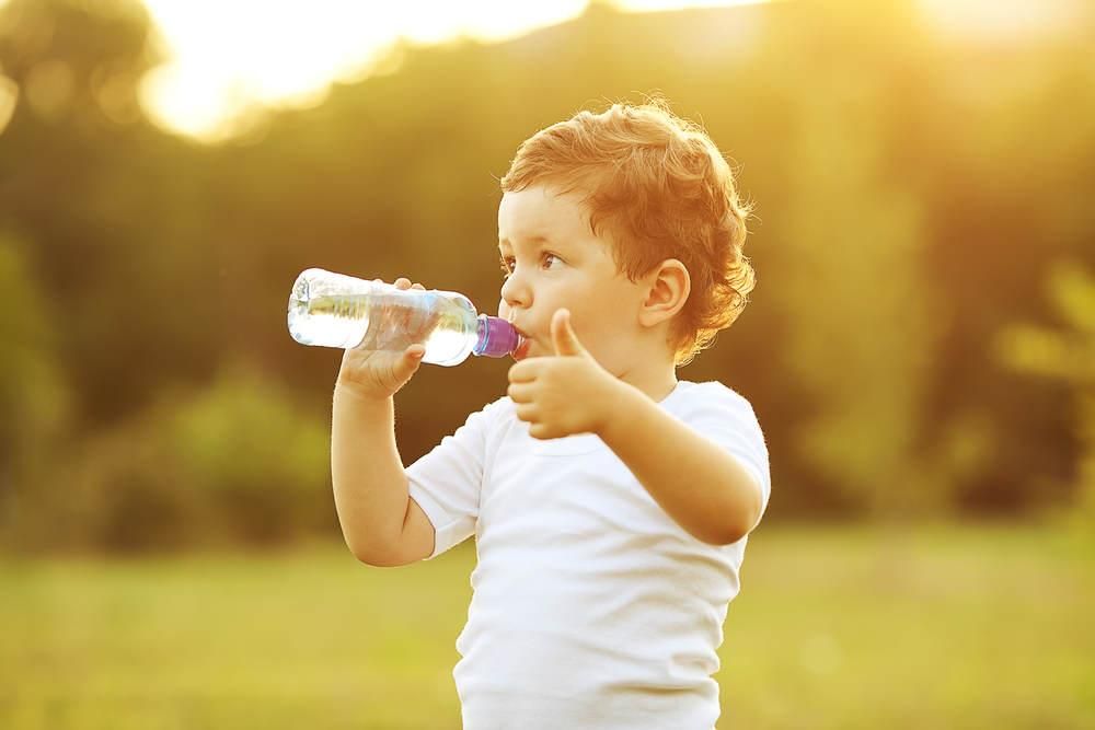 Вода или компот: Комаровский рассказал, что лучше пить детям