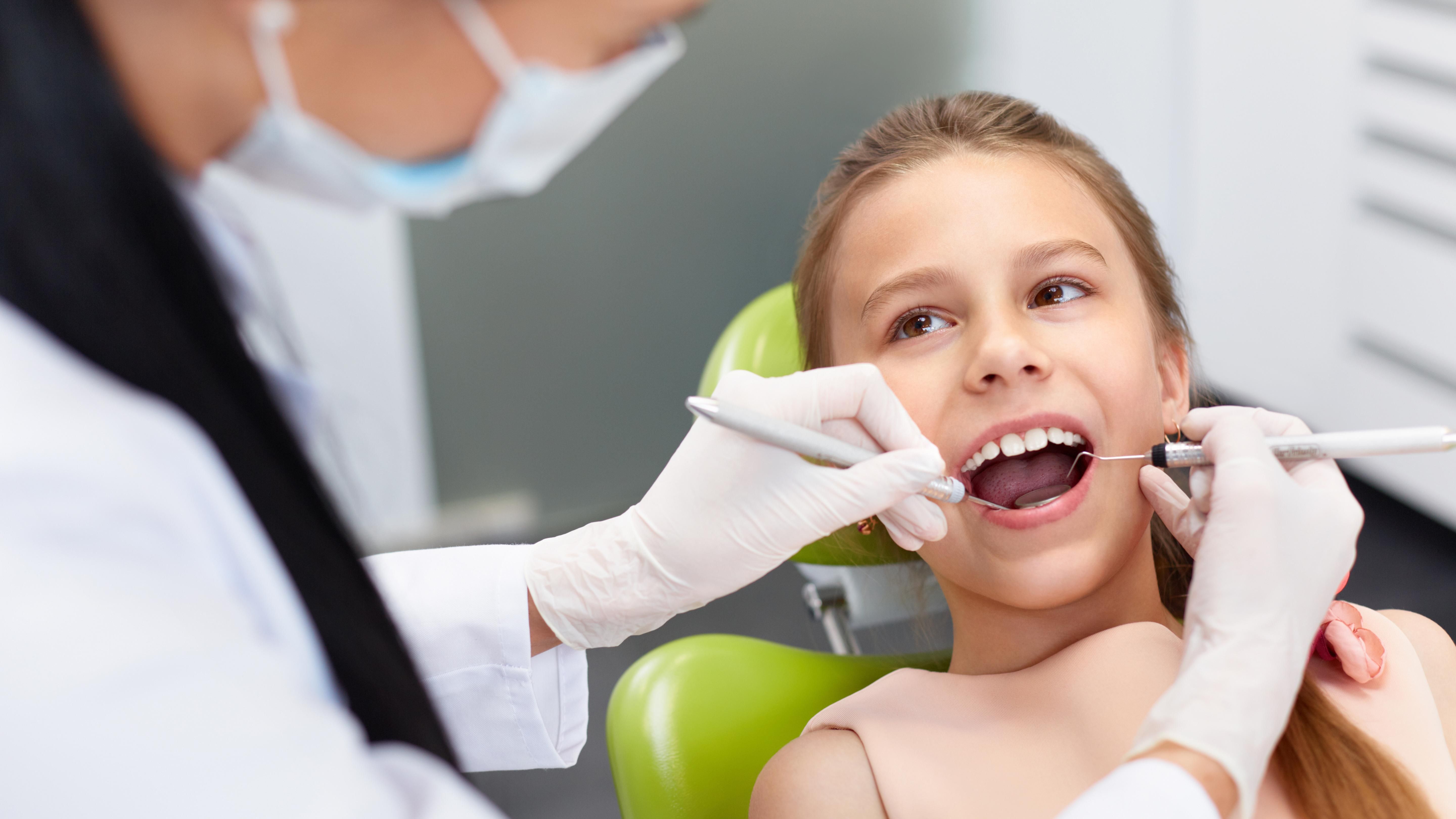 Чому дитину треба відвести до стоматолога: найпоширеніші причини 