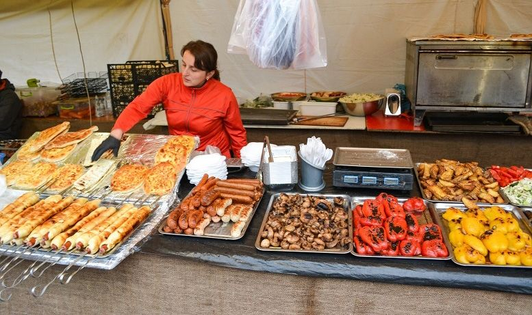 Какую еду опасно покупать на улице: перечень