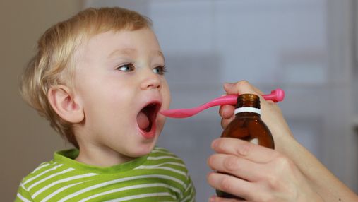 Почему нельзя давать ребенку "взрослые" лекарства: объяснение Комаровского