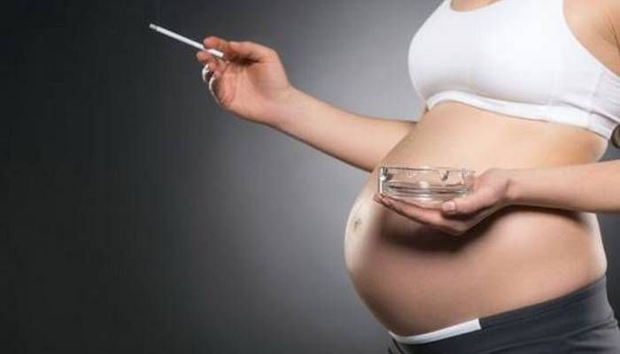 Курение при беременности: ученые назвали болезнь, которая грозит ребенку