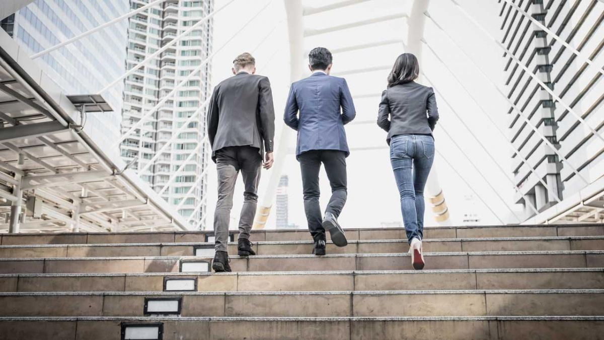 5 убедительных причин подниматься по лестнице, а не на лифте