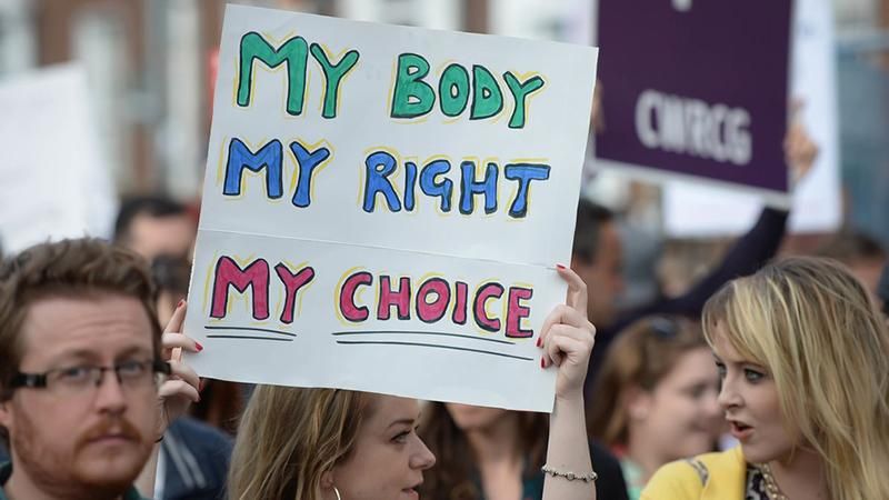 Парламент Ірландії легалізував аборти після тижнів гарячих дебатів