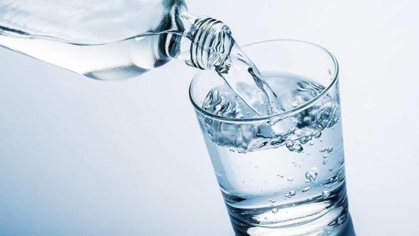 Скільки можна зберігати питну воду