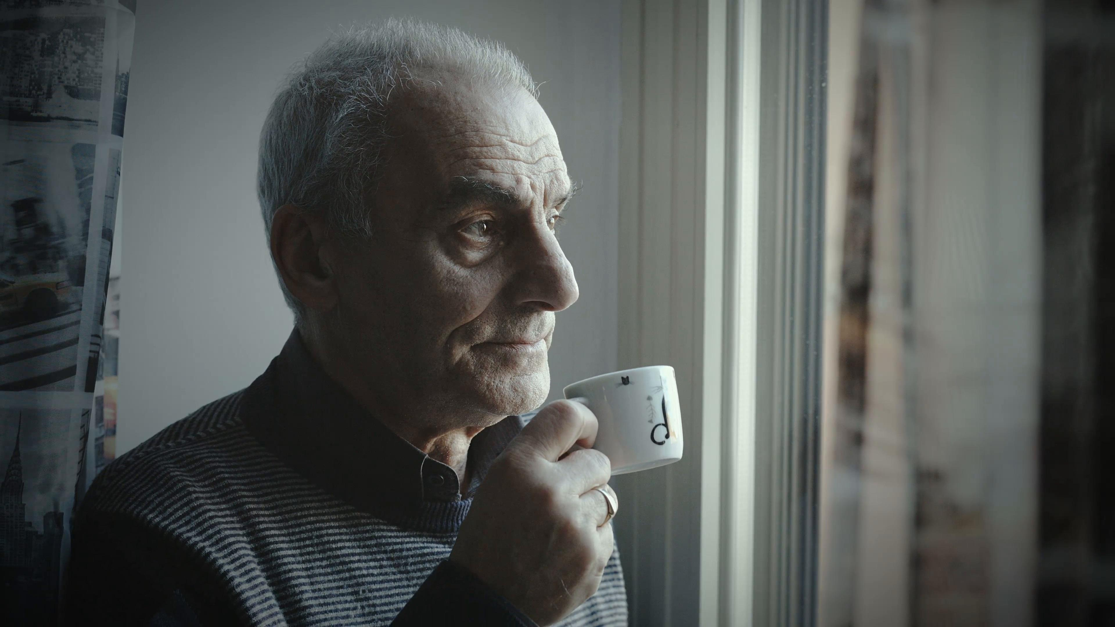 Назвали 3 периода, когда человек чувствует себя наиболее одиноким