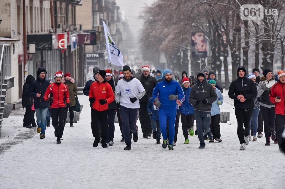 Жители Запорожья традиционно после Нового года вышли на "трезвую пробежку": фото и видео