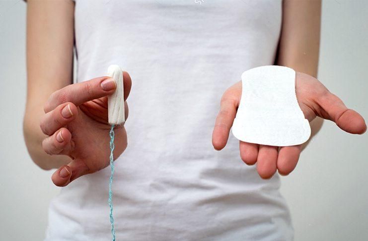 Прокладки или тампоны: советы гинеколога, как правильно ухаживать за собой во время менструации