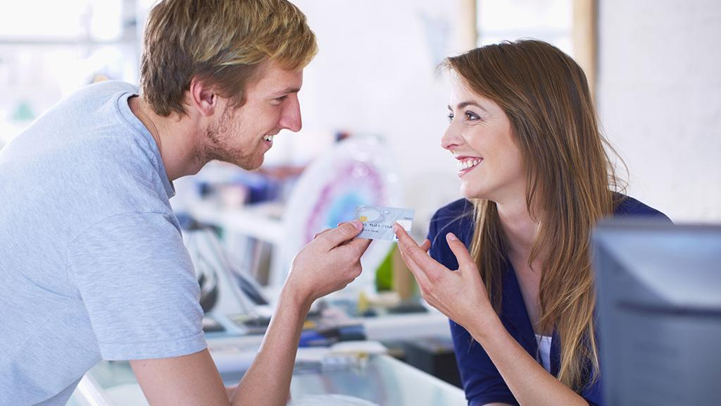 Психотерапевт объяснила, почему нужно флиртовать