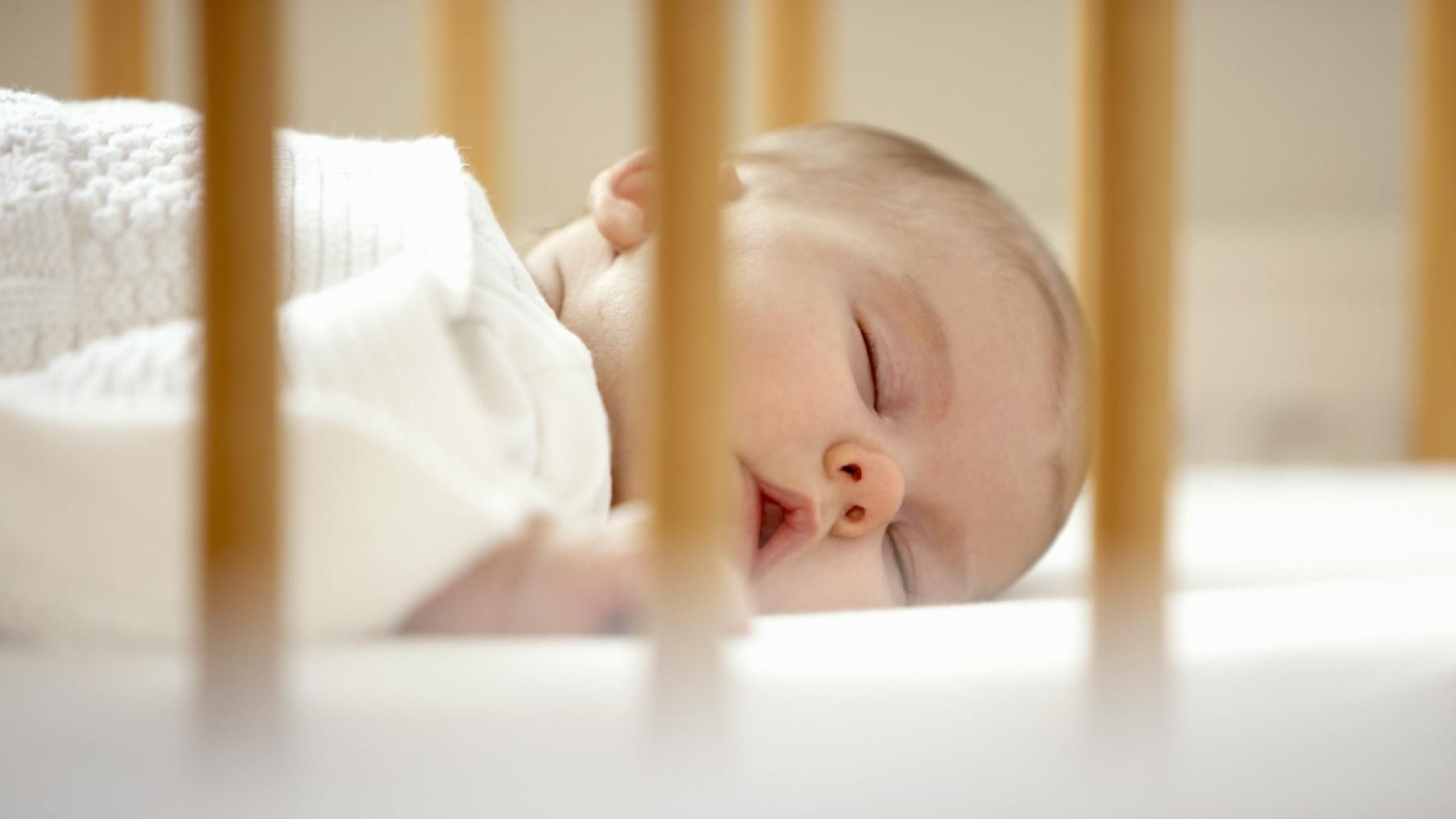 Почему ребенок должен спать в своей кровати: объясняет психолог