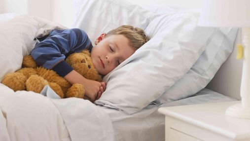 Комаровський розповів, коли потрібно укладати дітей спати