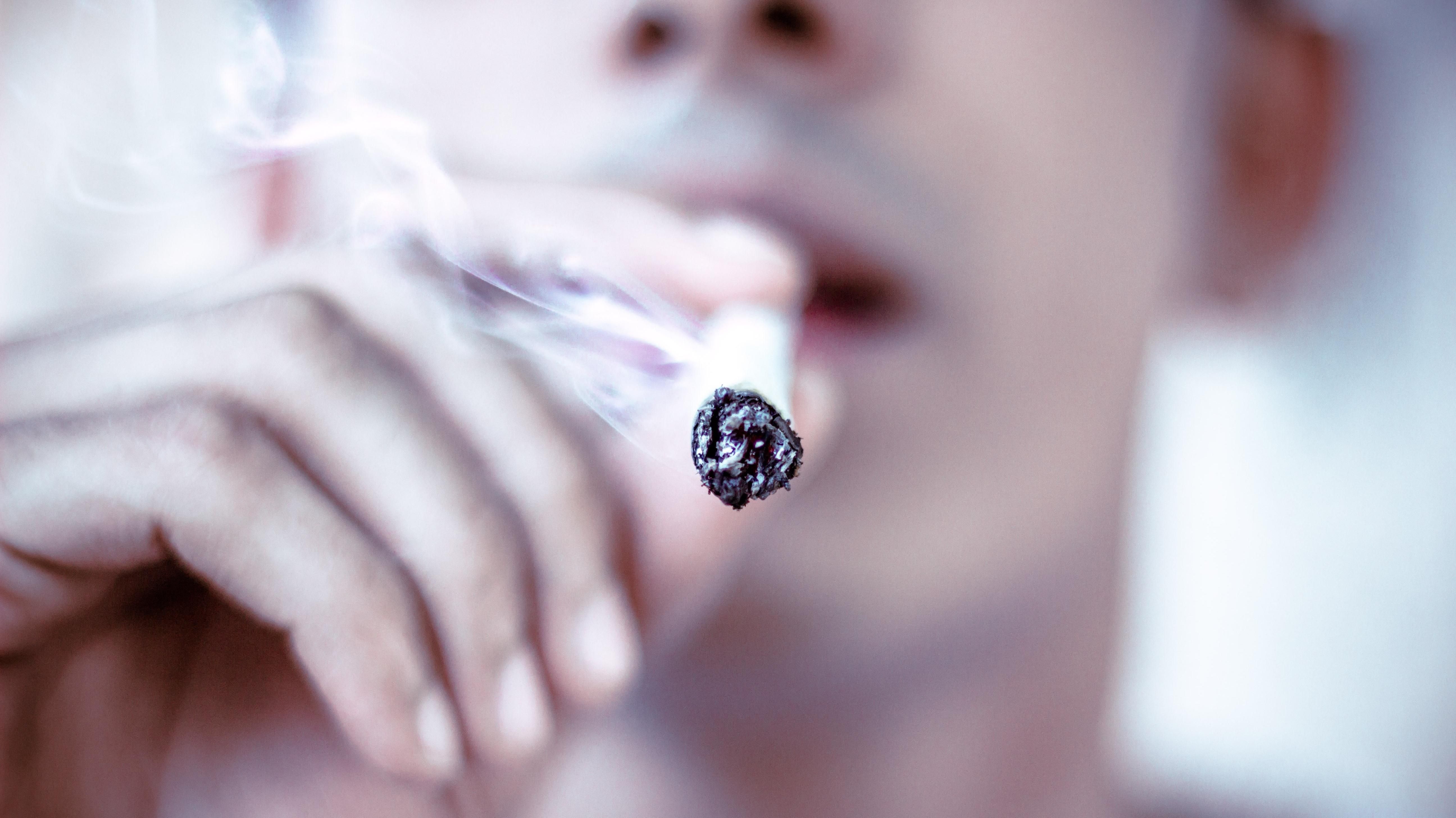 Вчені знайшли причину куріння та алкоголізму