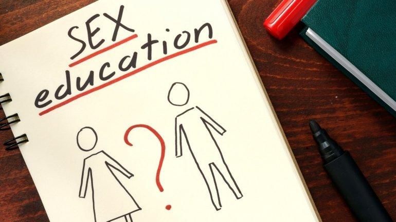 Секс і школа: чому важливо навчати "про це"