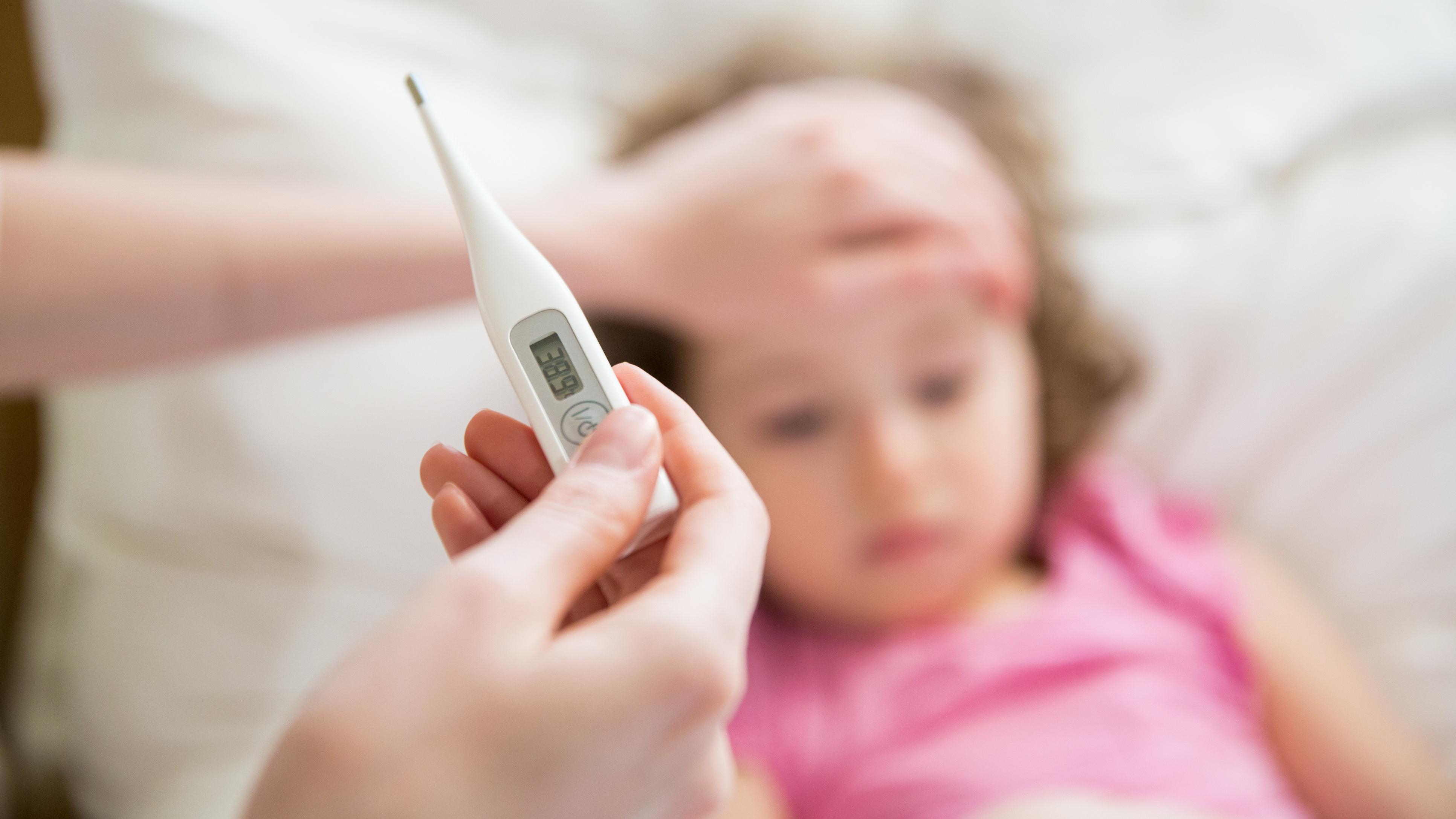 Чому підвищується температура у дитини без інших симптомів