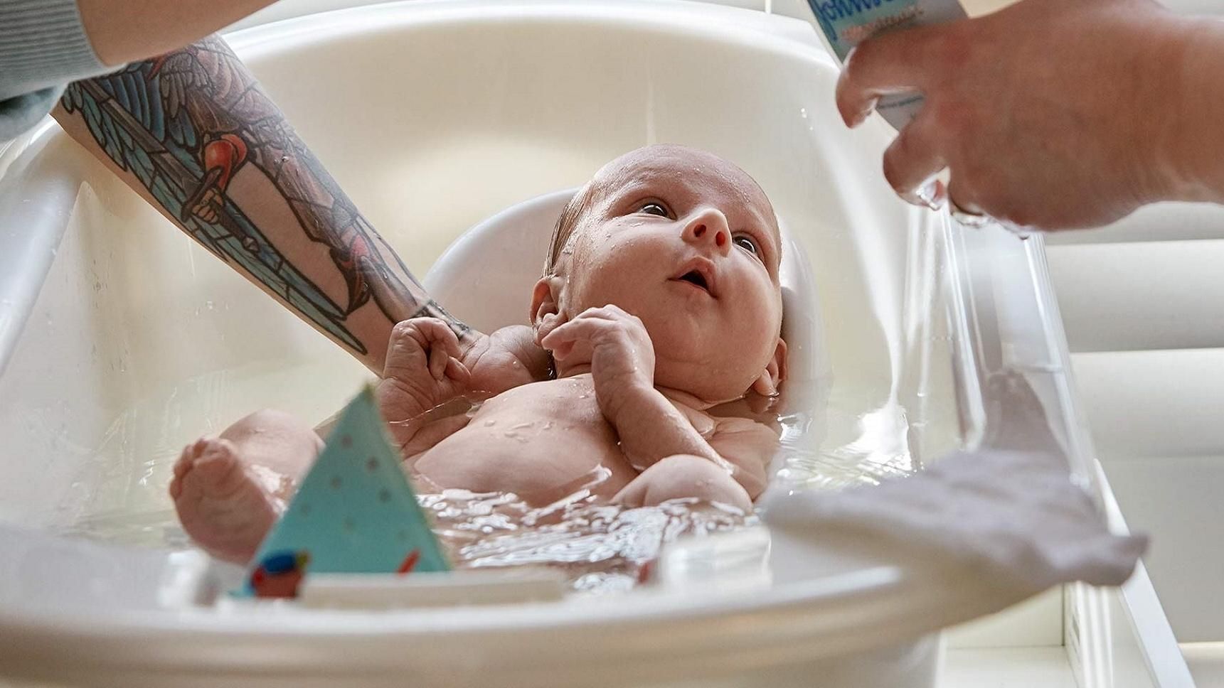 Комаровський пояснив, як правильно мити голову немовляті