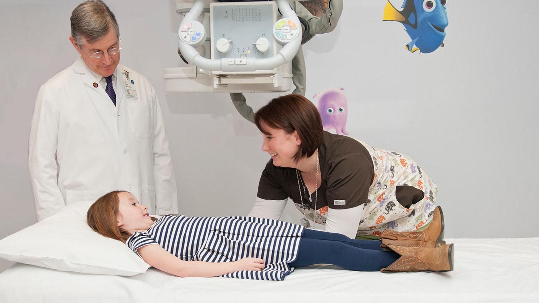 Насколько безопасны для ребенка рентгеновские лучи: ответ врача