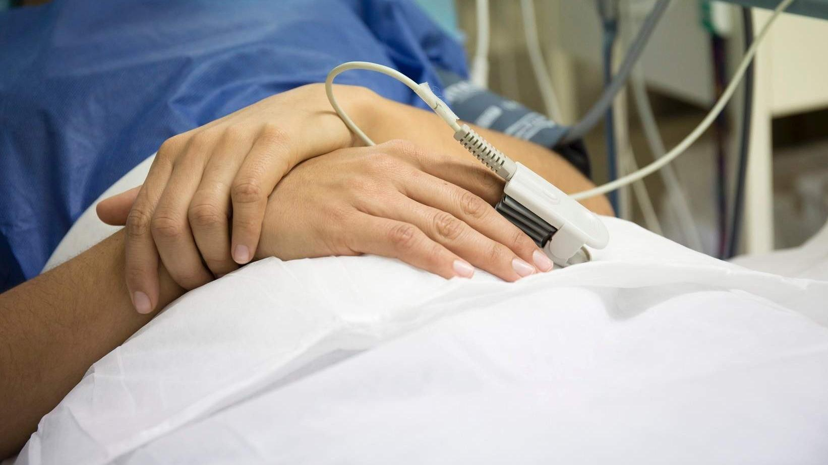 Экзорцизм вместо лечения: как онкобольную лечили святой водой