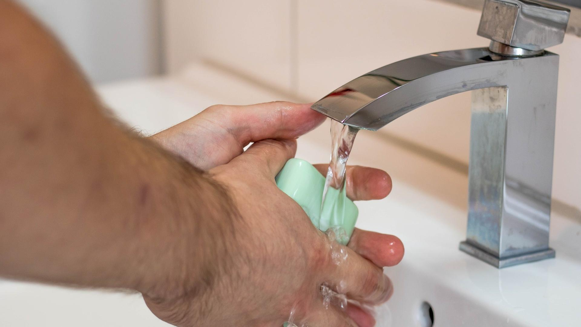 Вода в душе и раковине может содержать бактерию, которая приводит к смерти