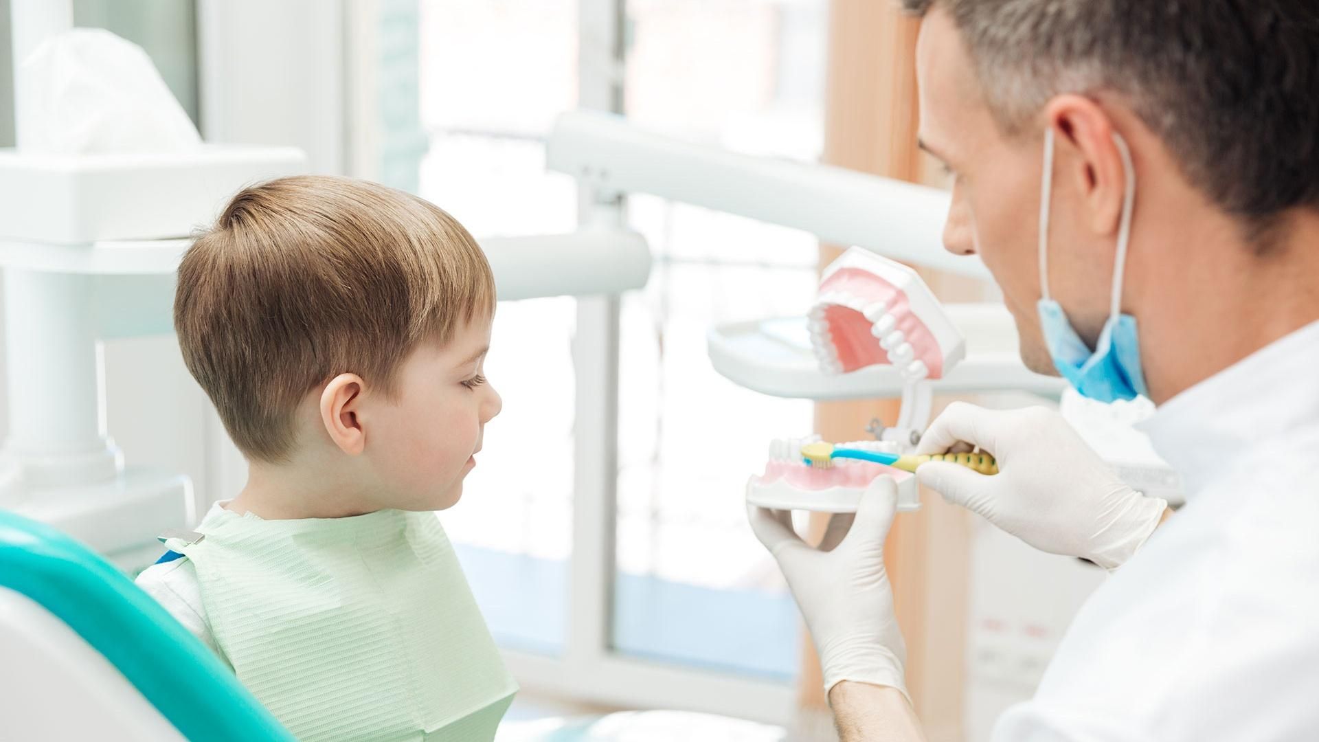 Як налаштувати дитину на лікування зубів