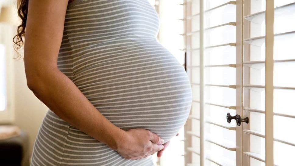 Безплідна жінка незабаром народить дитину від трьох батьків