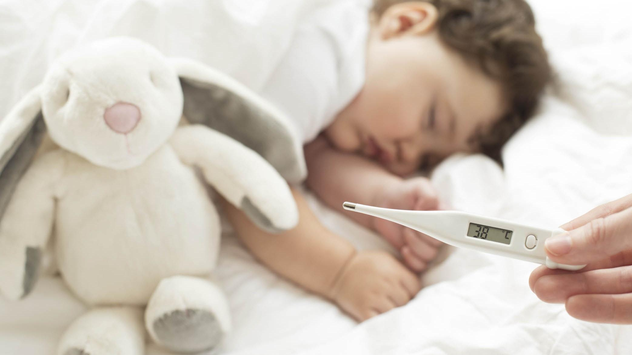 Можно ли охлаждать ребенка, у которого высокая температура