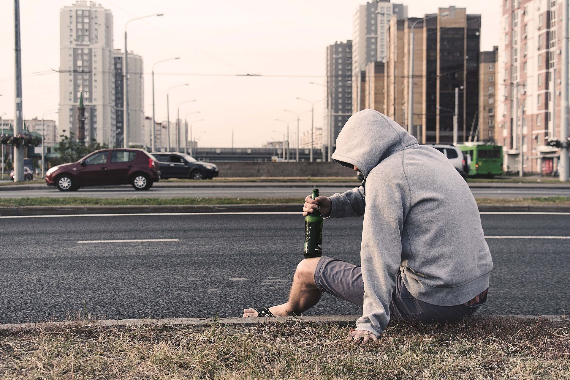 Сколько людей в мире зависимы от наркотиков и алкоголя