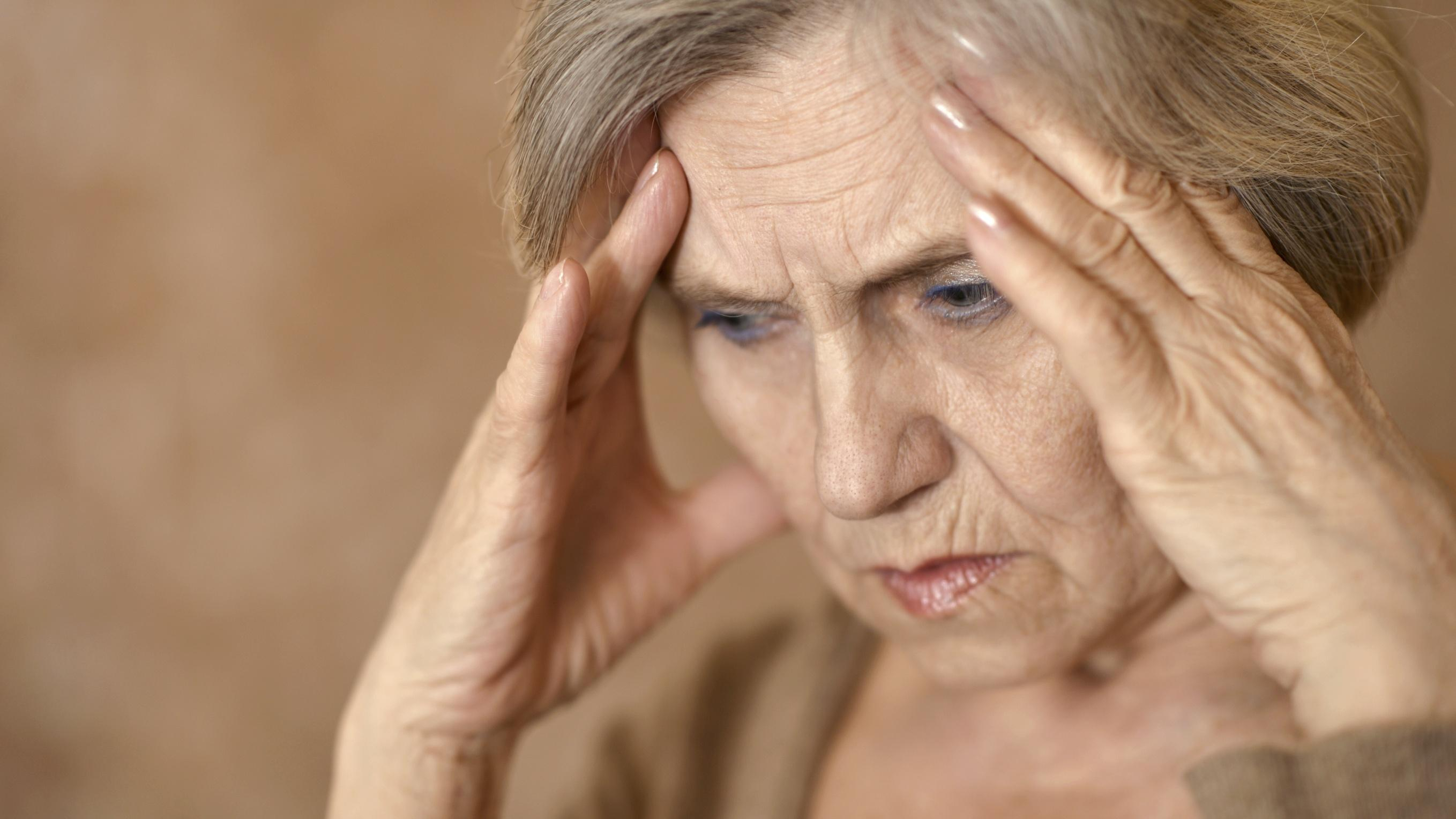 Болезнь Альцгеймера чаще поражает женщин, – ученые