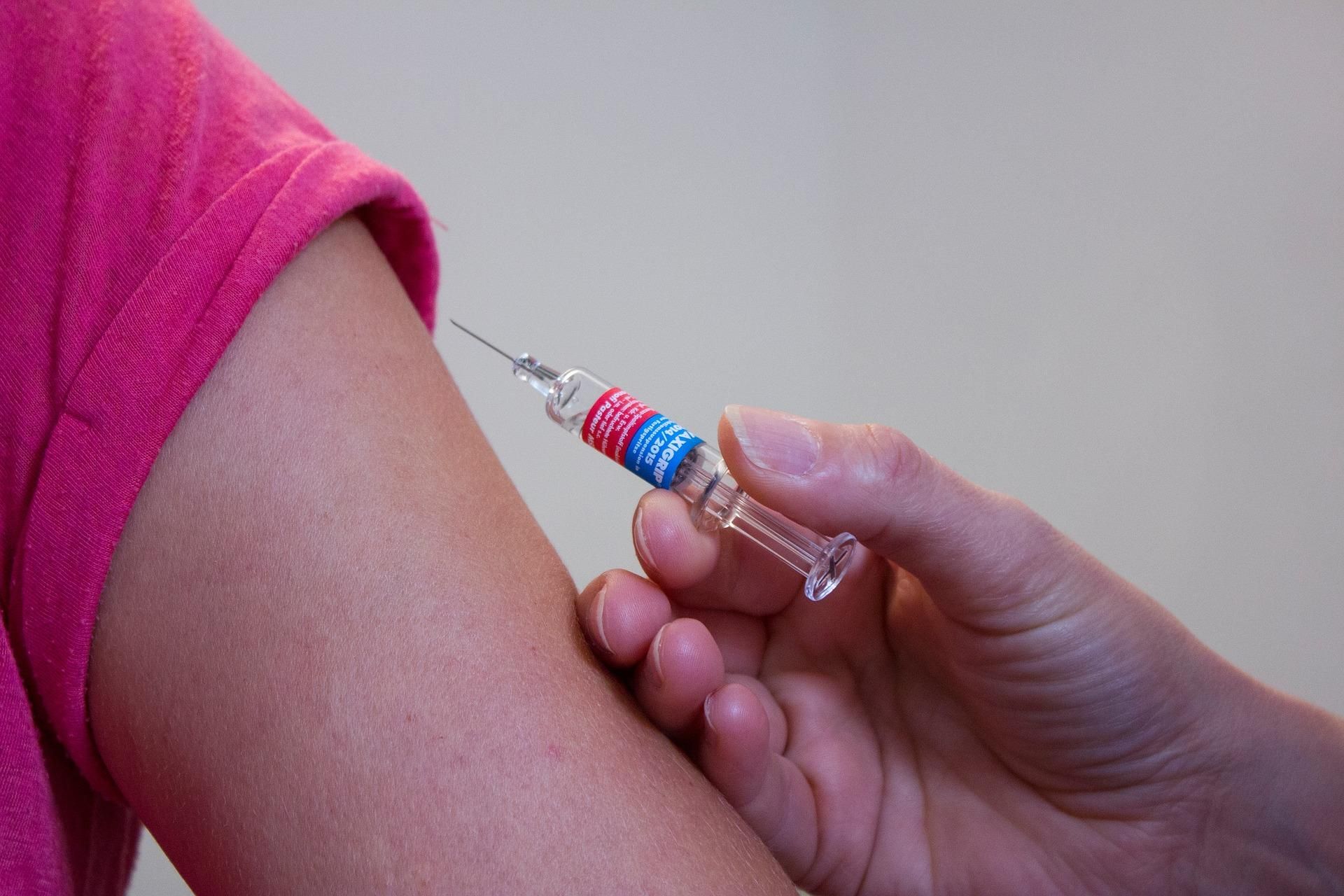 Вакцинація проти вірусу папіломи: кому і коли її потрібно робити