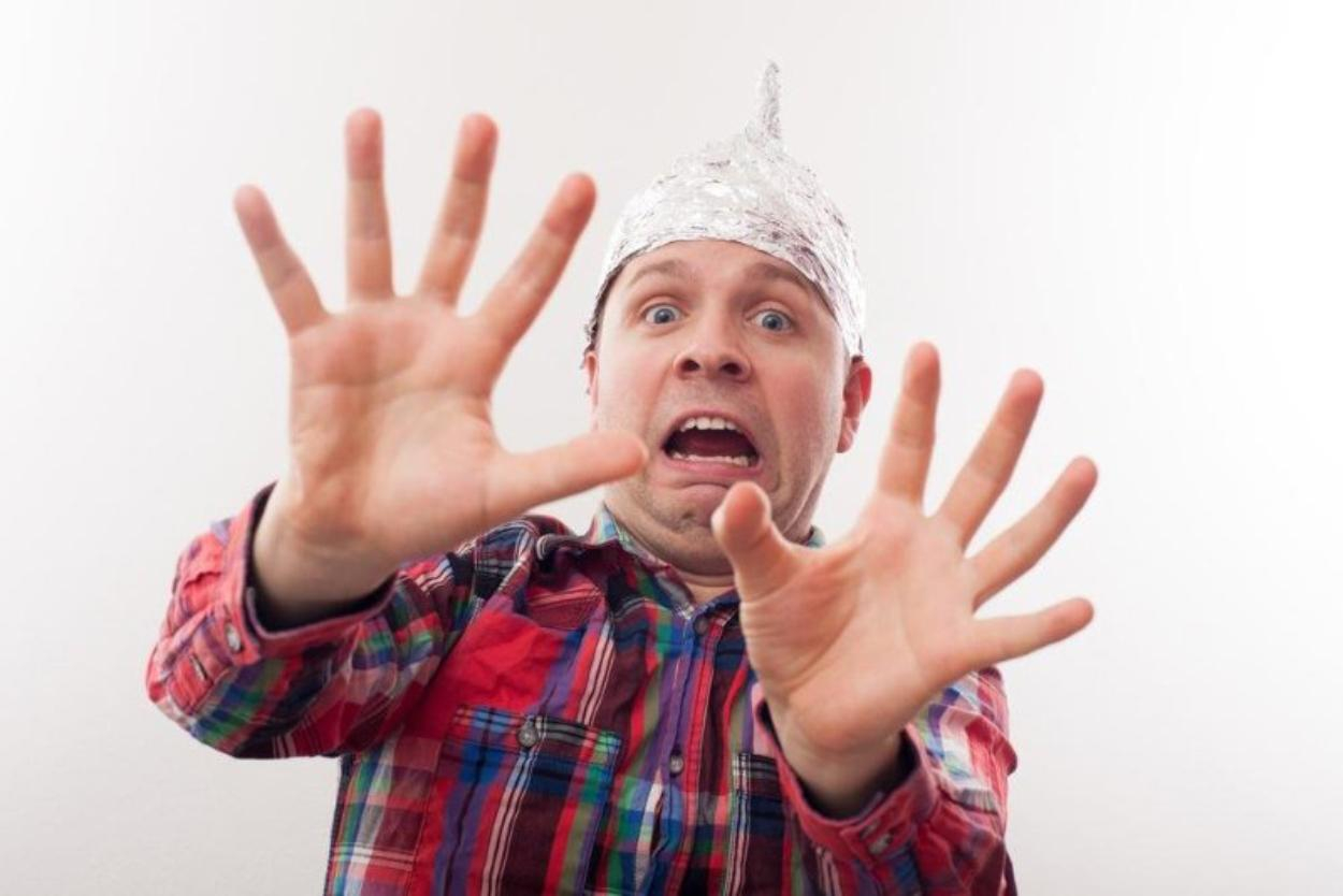 Противники вакцинации склонны верить в абсурдные теории