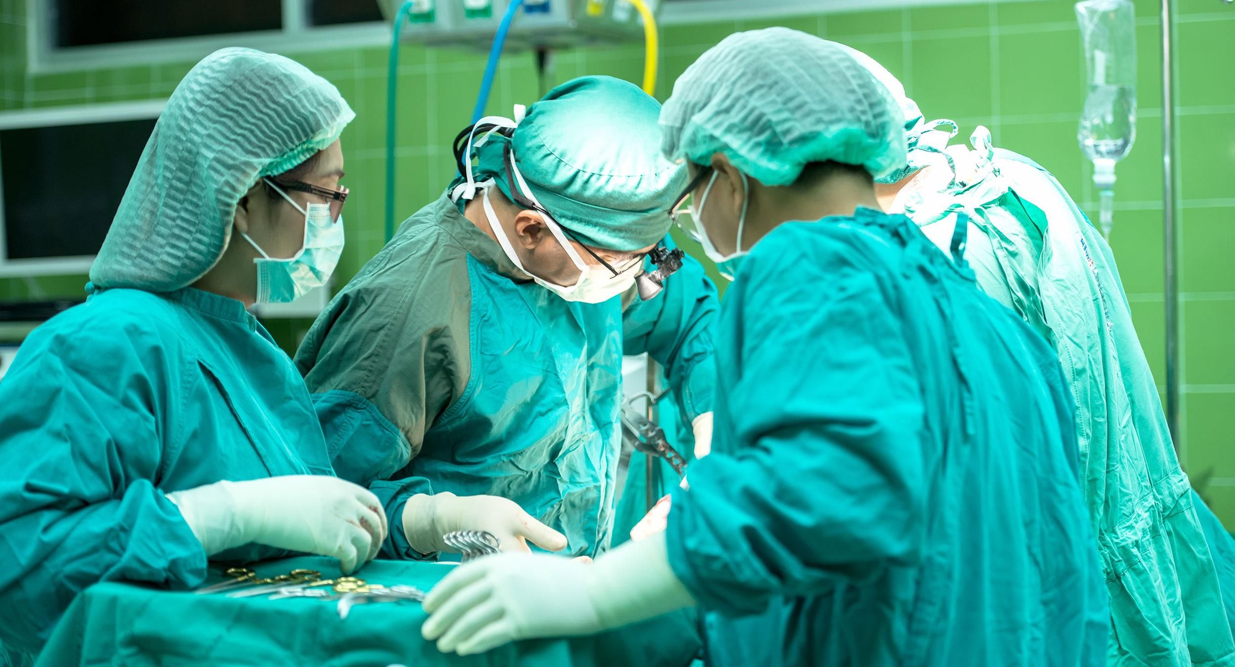Українських хворих, які потребують трансплантації, відправлять за кордон 