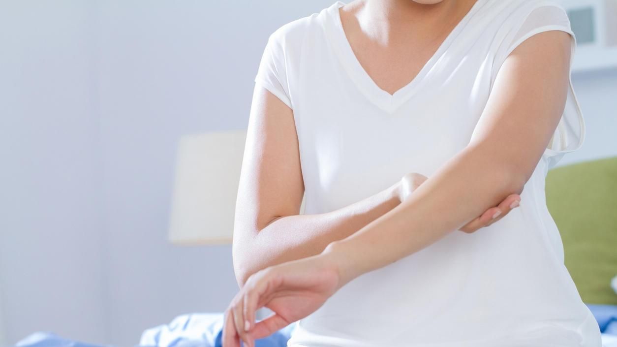 Що робити, якщо шкіра на ліктях суха - як лікувати Що робити, якщо шкіра на ліктях суха - як лікувати