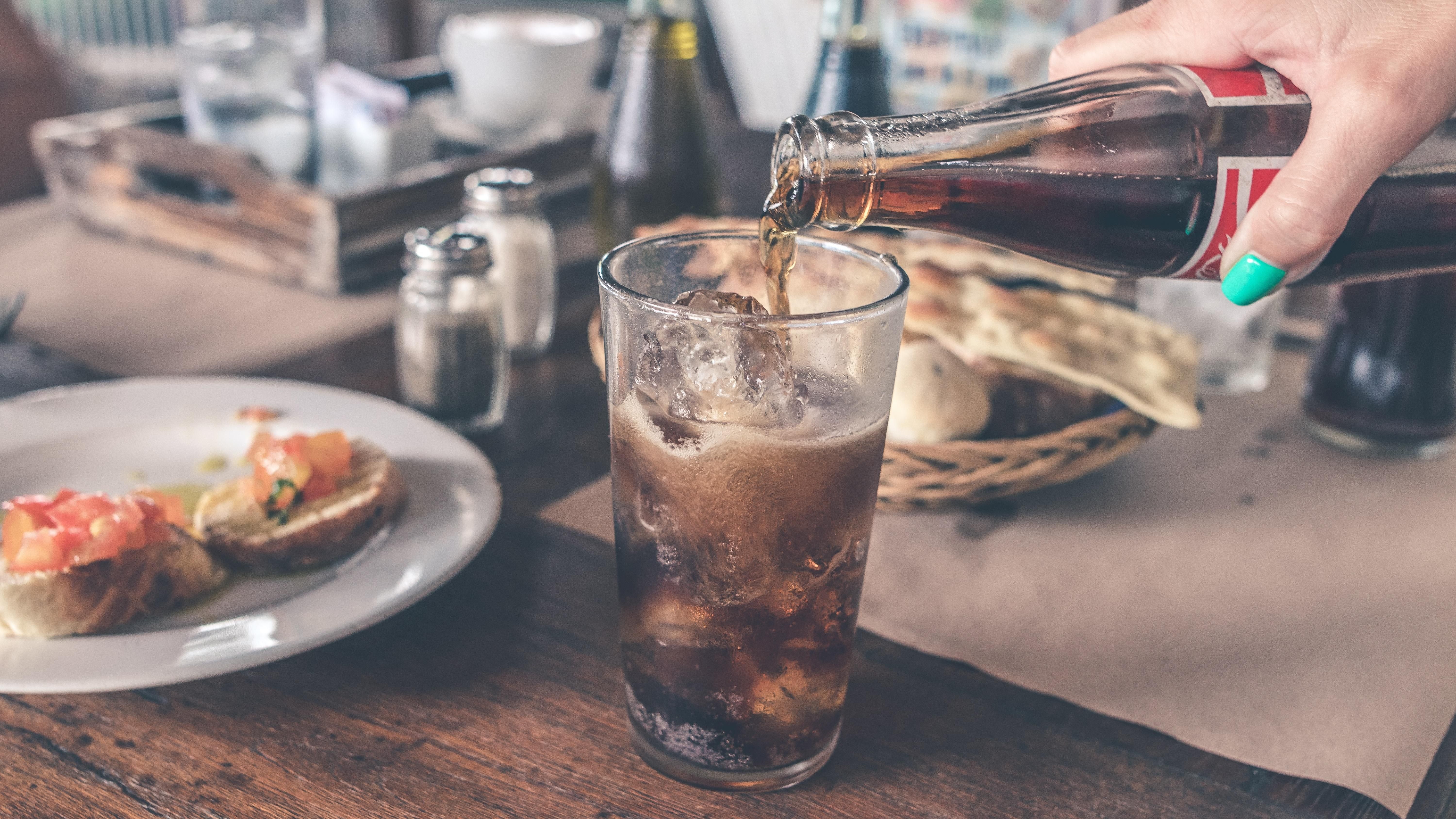 Назвали еще одну опасность сахара и газированных напитков Назвали еще одну опасность сахара и газированных напитков