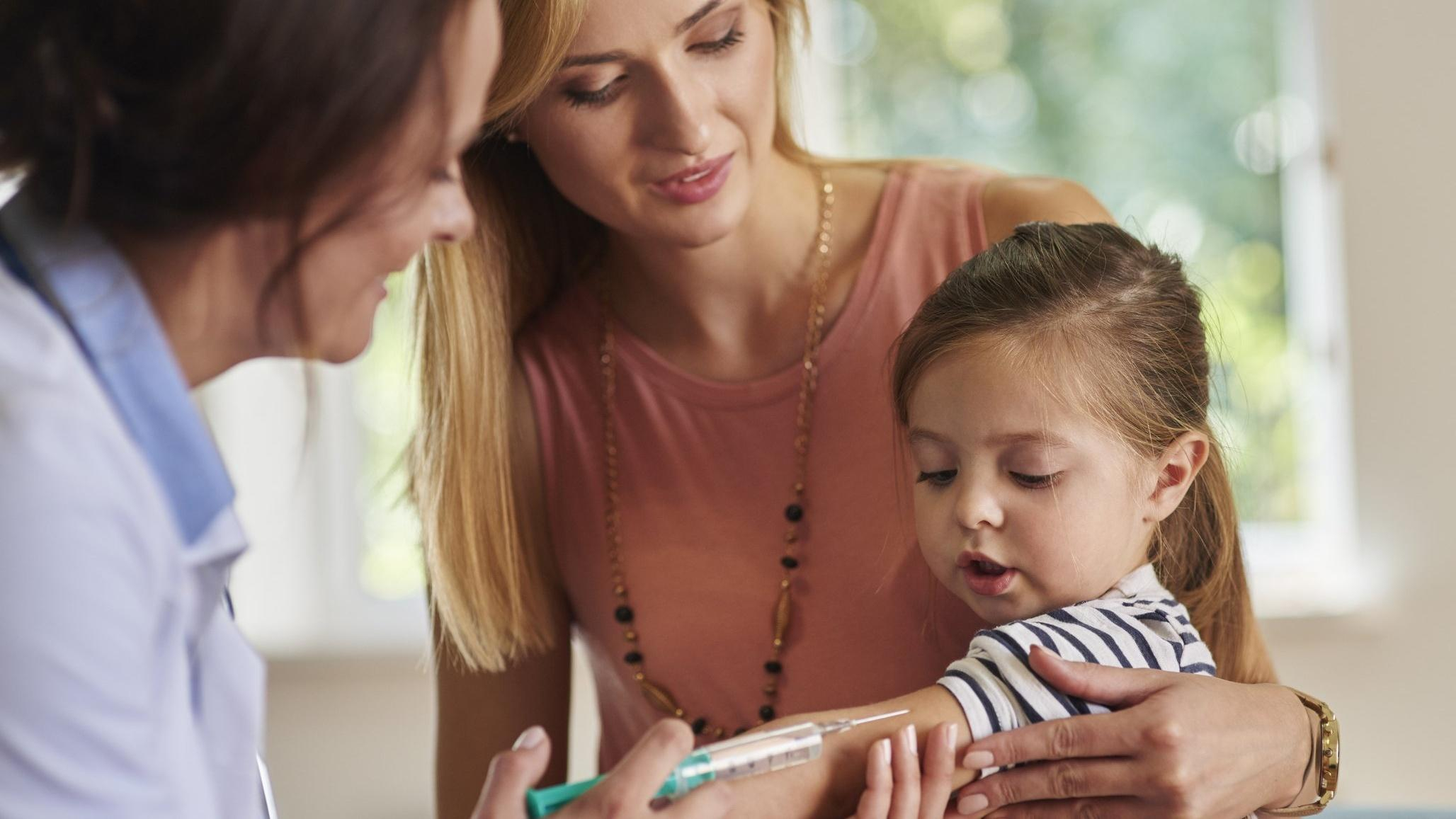 Ученые разрушили миф о вреде вакцины против кори, краснухи и паротита