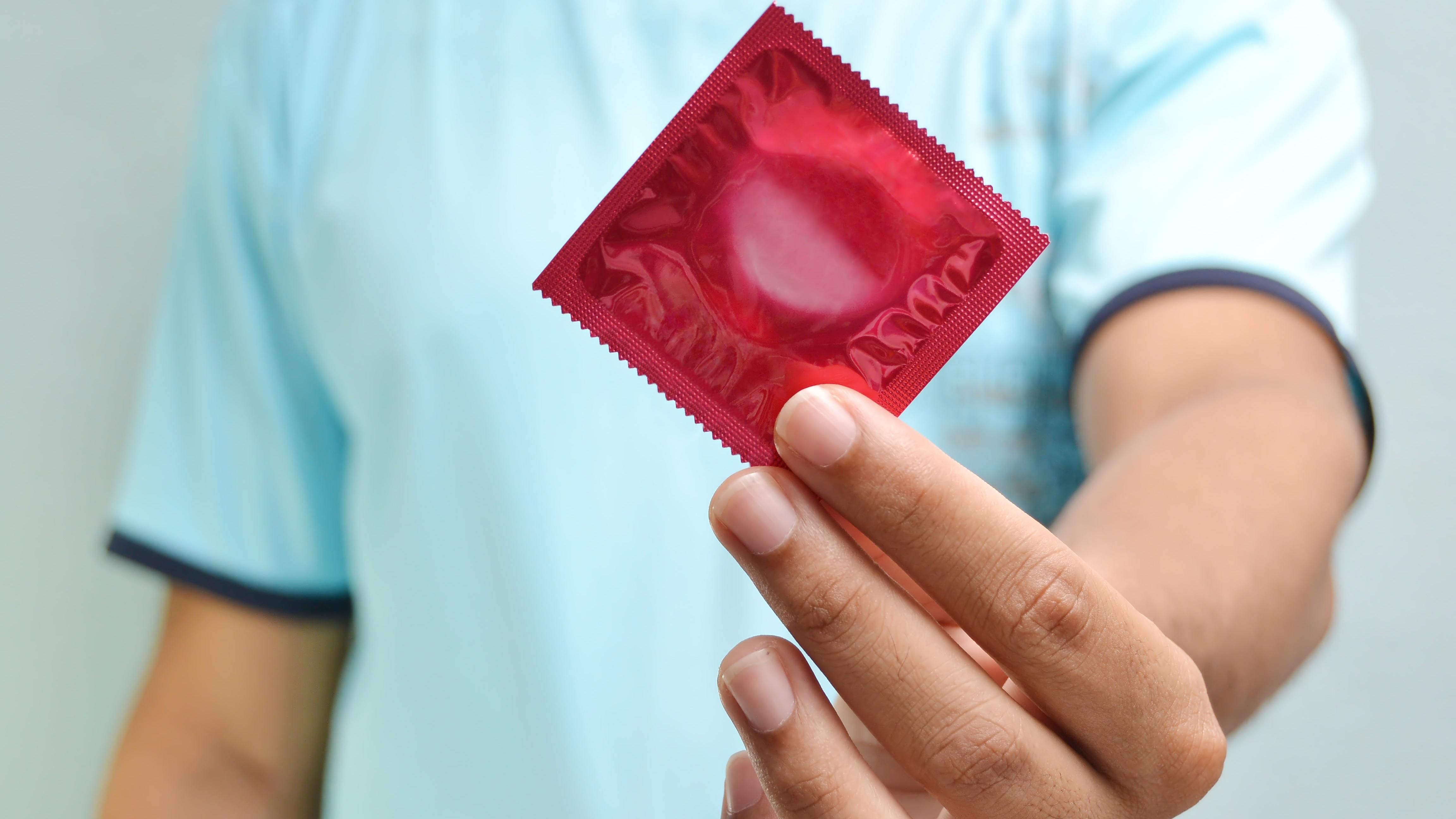 В Україні виявили небезпечну партію презервативів