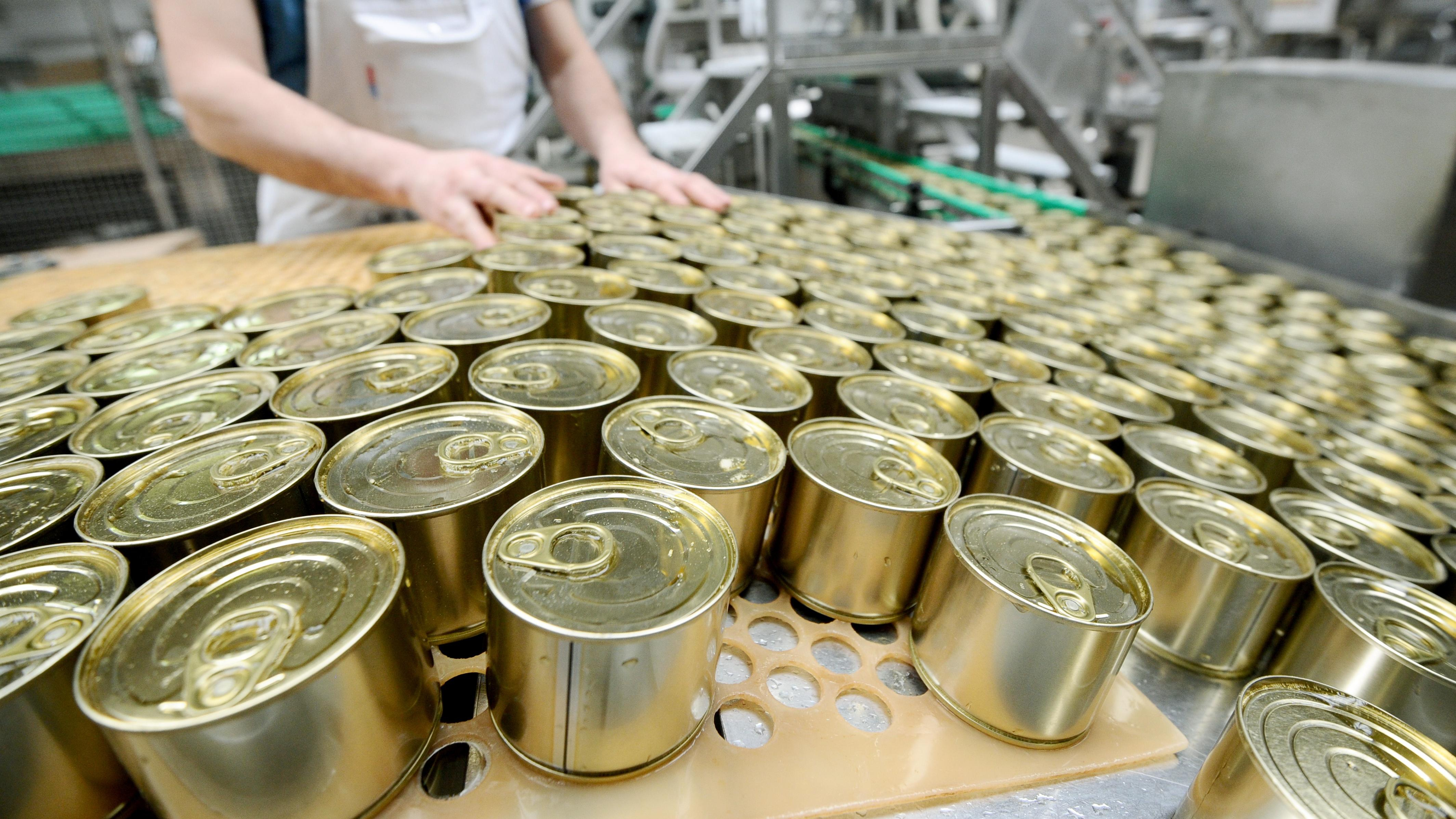 Чем вредны консервы и сколько их можно есть: объяснение диетолога