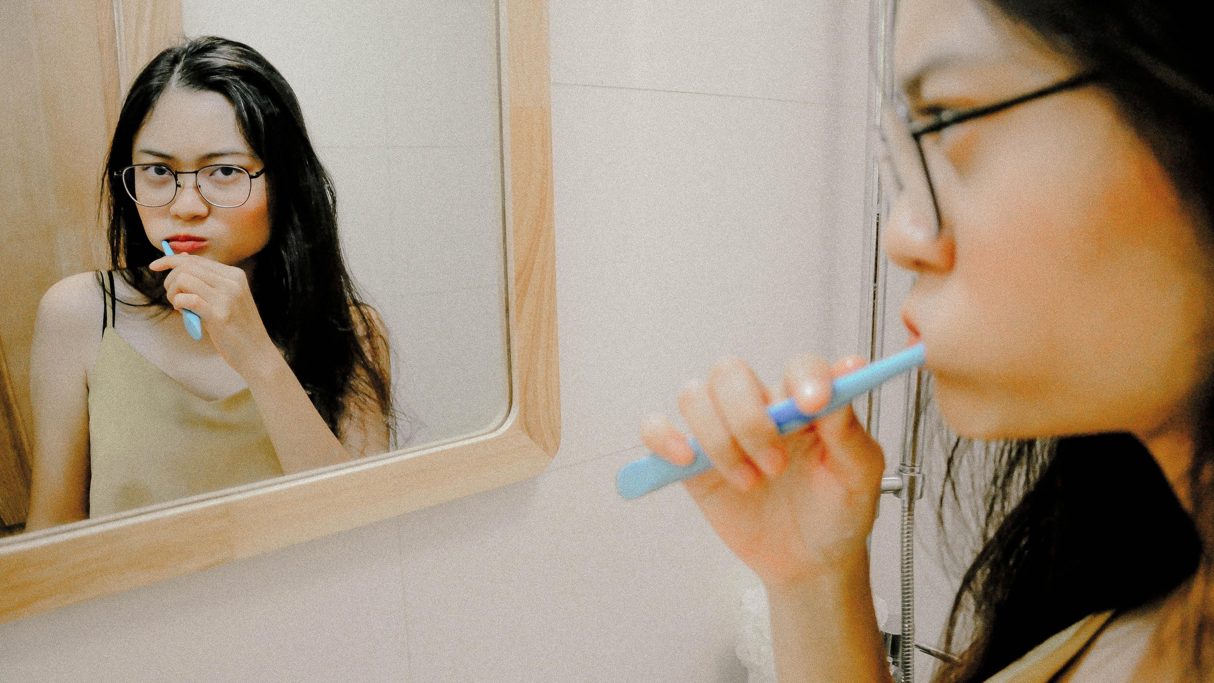 Как выбрать зубную щетку: полезные советы