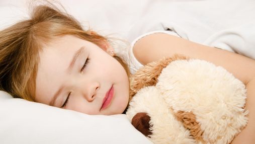 Скільки повинні спати діти в різному віці: відповідь Комаровського