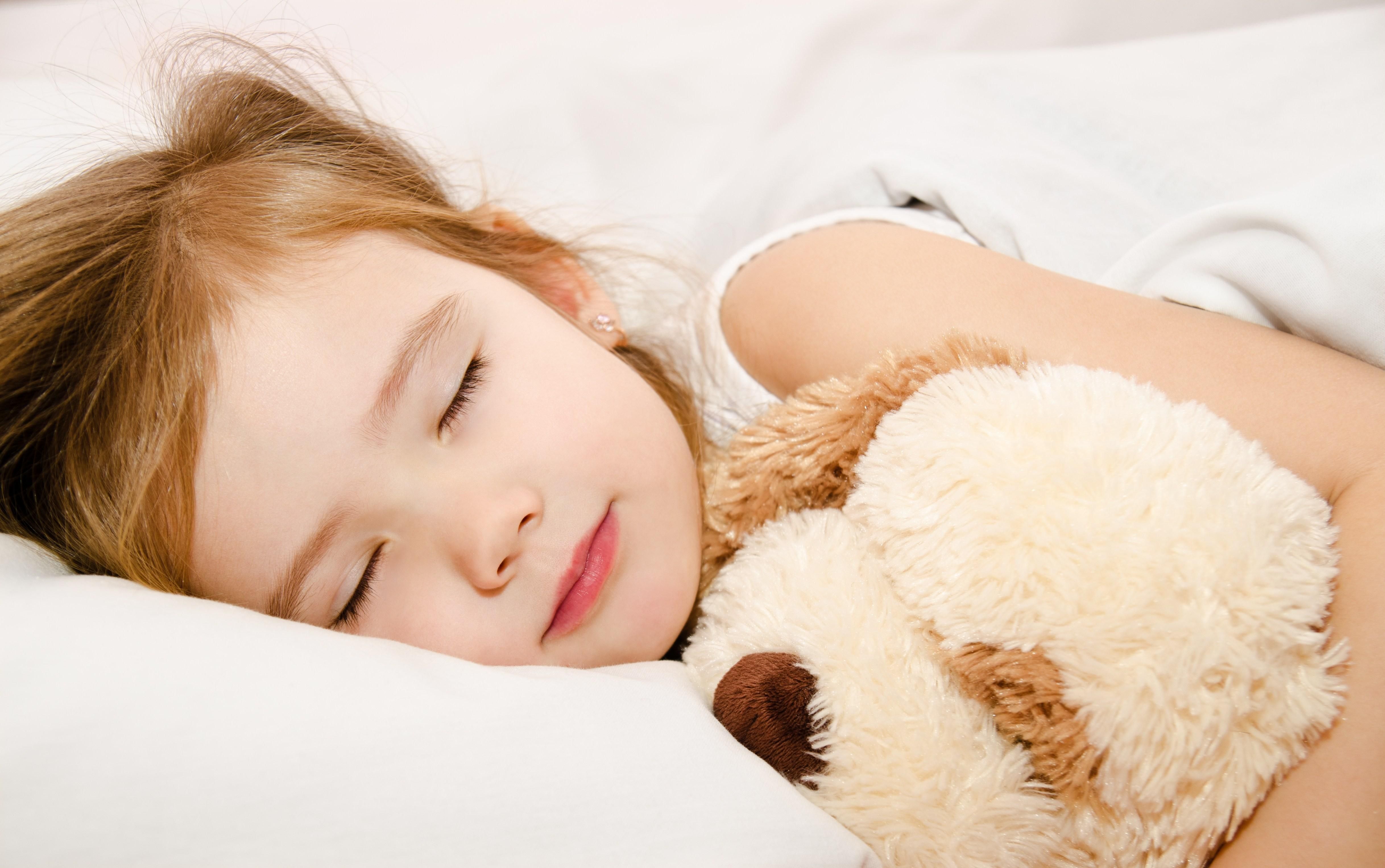 Скільки повинні спати діти в різному віці: відповідь Комаровського