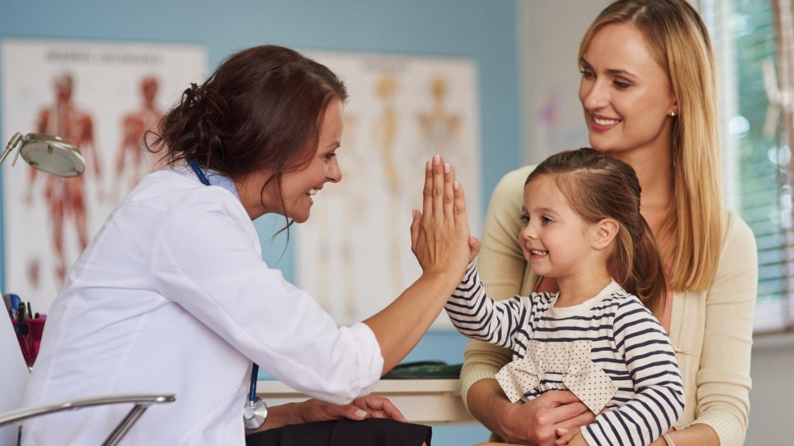 Какие симптомы свидетельствуют о том, что ребенок нуждается в осмотре гинеколога