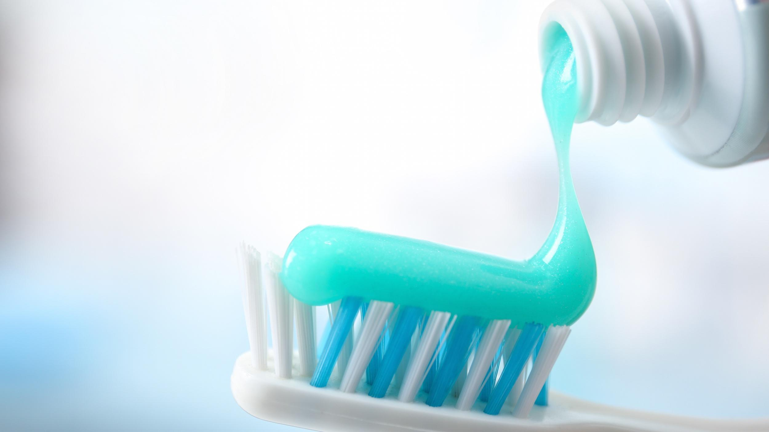 Четыре компонента зубной пасты, которые разрушают здоровье