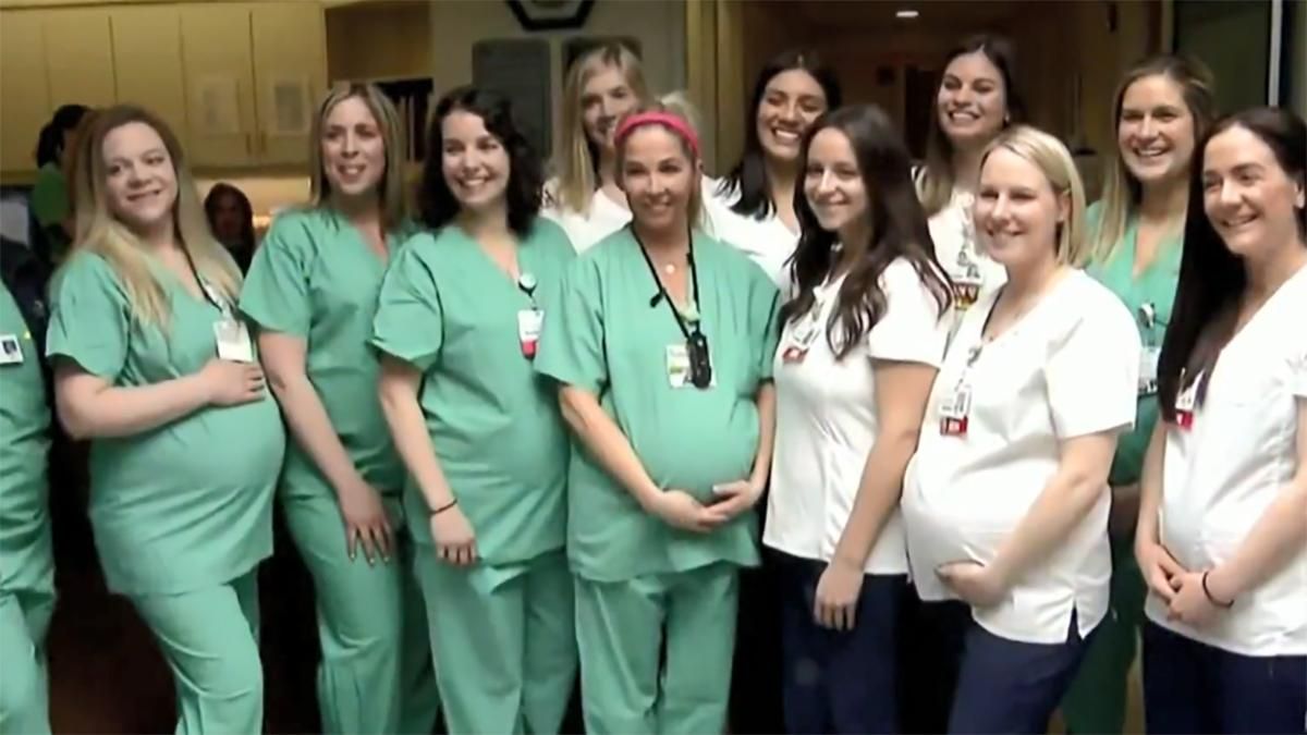 Це сталося знову: 15 співробітниць пологового завагітніли одночасно у США