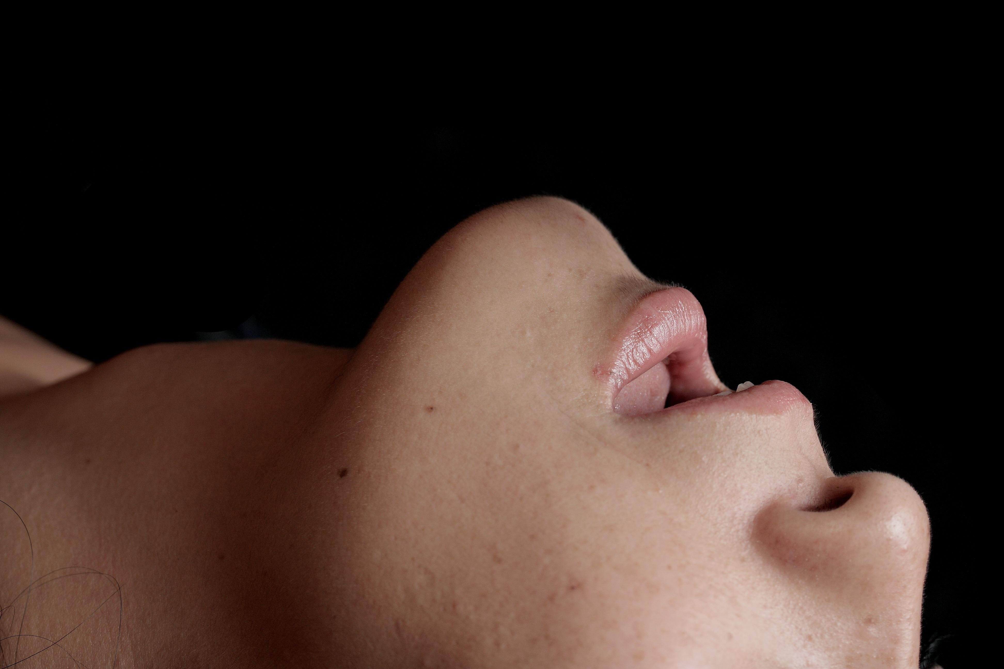 Как женщине впервые испытать оргазм