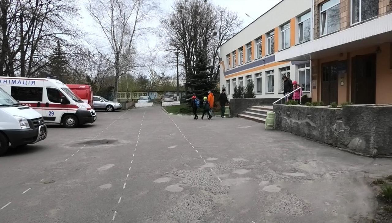 В Черкассах  75 детей отравились из-за "игры" со слезоточивым газом